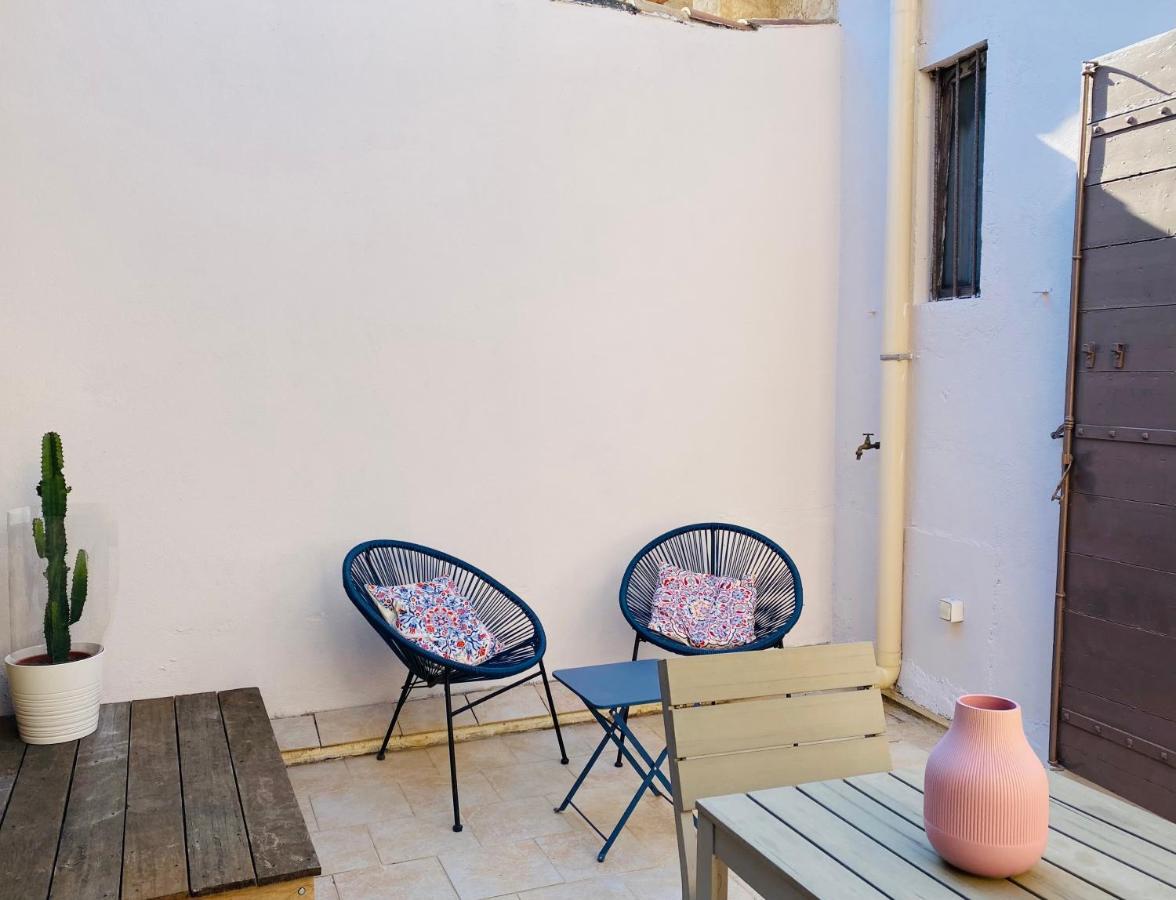 Appartements Entre Provence Et Camargue タラスコン エクステリア 写真